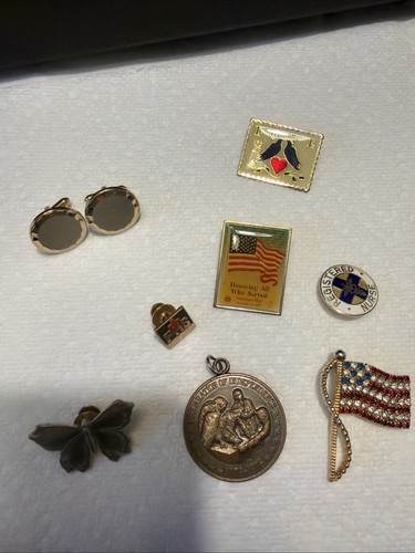 Lot pins and - of, random